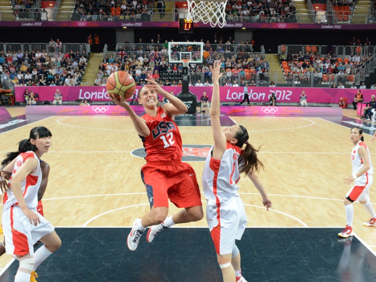 Diana Taurasi con la selección de Estados Unidos. Foto: Jesse D. Garrabrant/NBAE via Getty Images