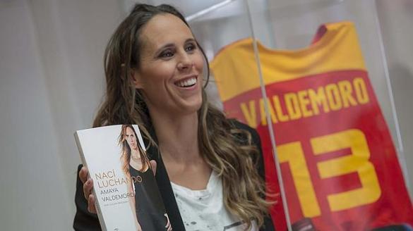 presentación del libro autobiográfico de amaya valdemoro, nací luchando