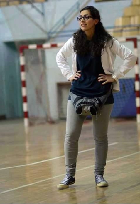 Nour Aslou dirigiendo a su equipo