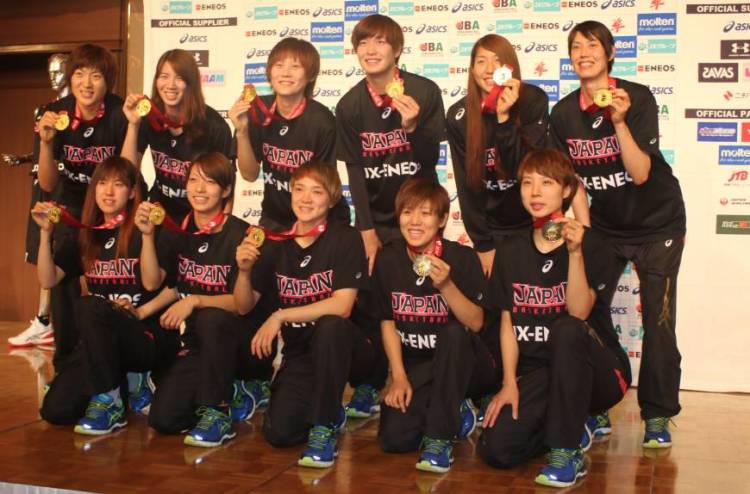 Japón celebra su medalla de oro en el FIBA Asia Japón celebra su medalla de oro en el FIBA Asia
