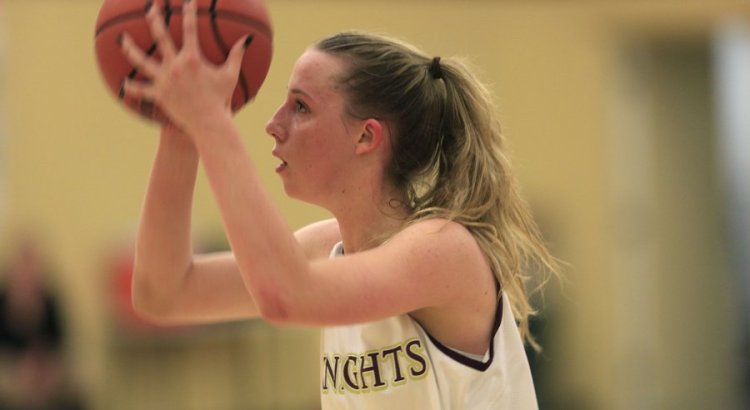 Alessandra Aguirre (The Bishops School) Alessandra Aguirre (The Bishops School) anota 15 triples en un partido.