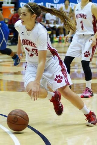 Jordan Cruz jugando con las Lions de McClatchy