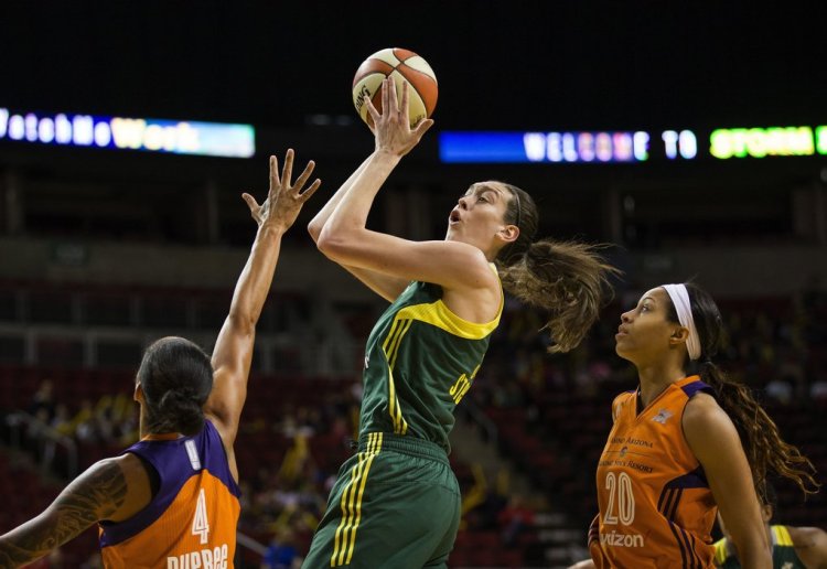Breanna Stewart nombrada mejor novata del año