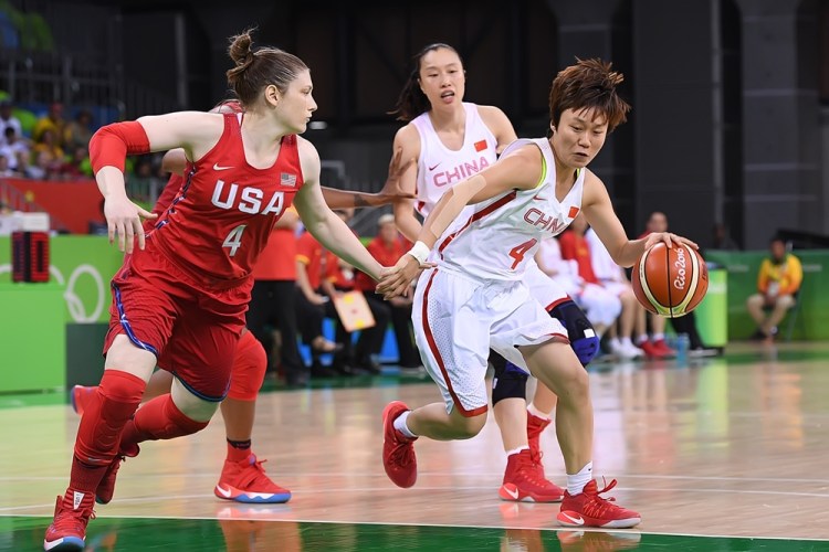 Estados Unidos derrota a China y pasa invicta a cuartos de final