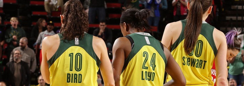 Sue Bird, Jewell Lloyd y Breanna Stewart de Seattle Storm. Sue Bird, Jewell Lloyd y Breanna Stewart de Seattle Storm.