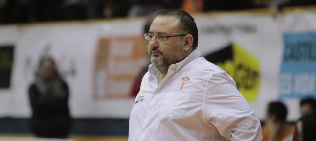 Juan de Mena dirigiendo a CD Zamarat