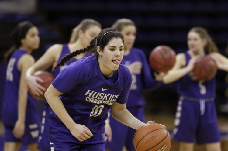 Kelsey Plum de la Universidad de Washington anota 145 tiros libres consecutivos Kelsey Plum de la Universidad de Washington anota 145 tiros libres consecutivos