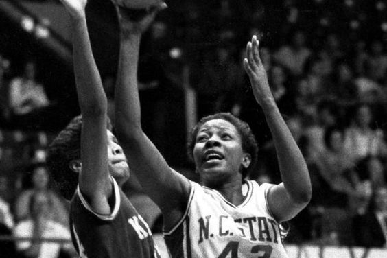 Linda Page, consiguió anotar 100 puntos en un partido de baloncesto