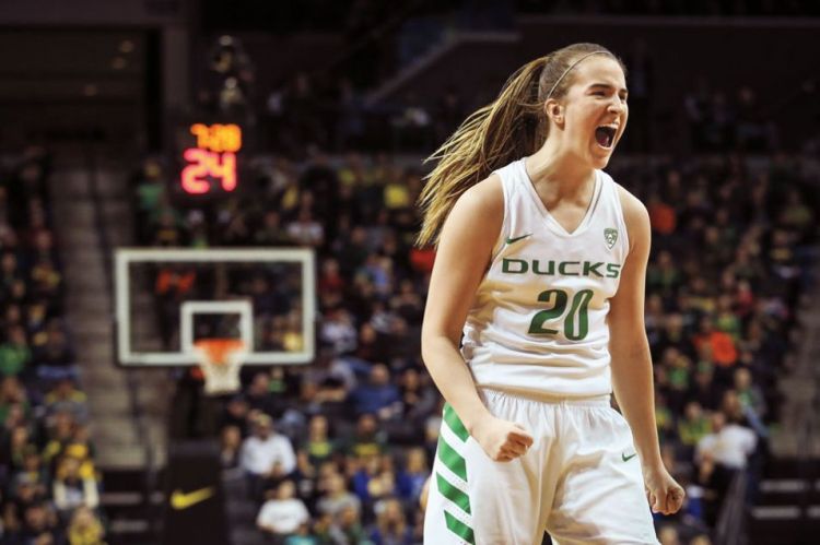 Sabrina Ionescu récord en triples-dobles de la NCAA