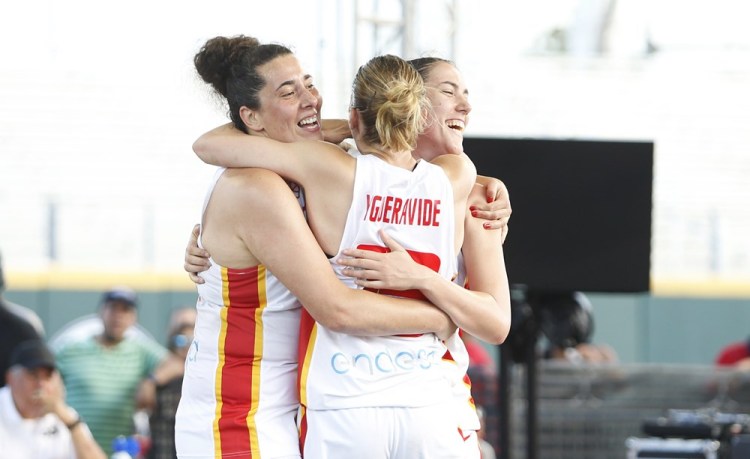 La selección española formada por Sandra Ygueravide, Vega Gimeno, Aitana Cuevas y Paula Palomares consigue la clasificación para la Copa del Mundo de 3x3