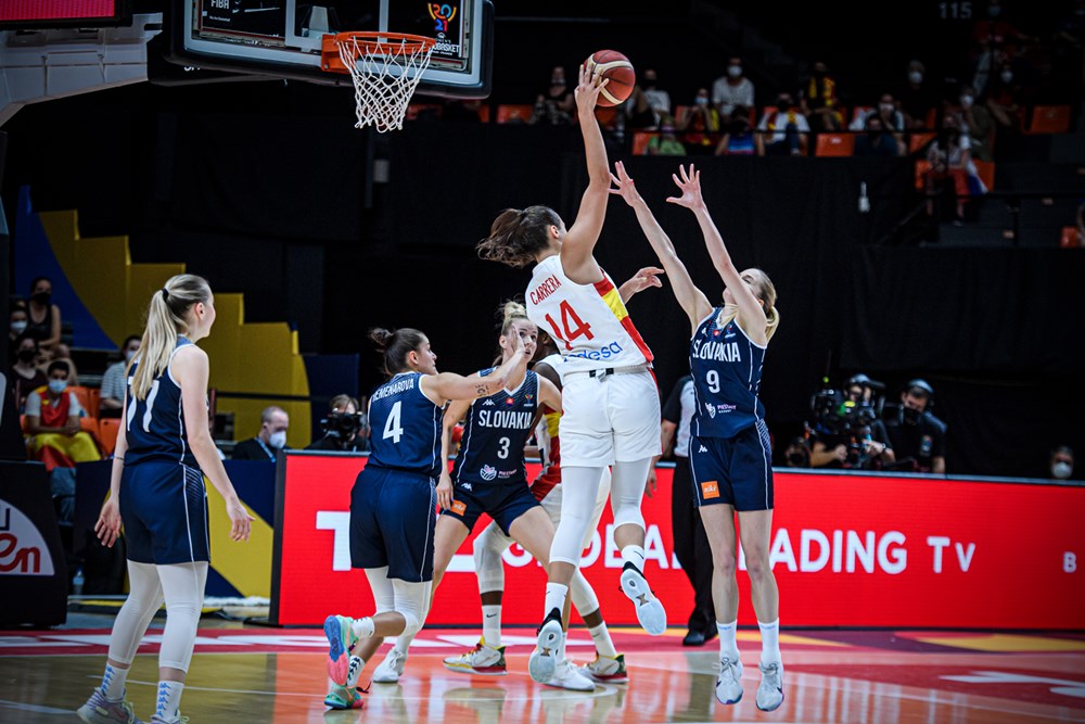 España derrota con solvencia a Eslovaquia y pasa a las eliminatorias