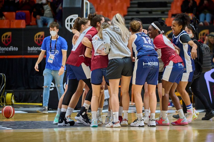 Lointek Gernika celebra el pase a semifinales de la Copa de la Reina tras derrotar a Cadí La Seu