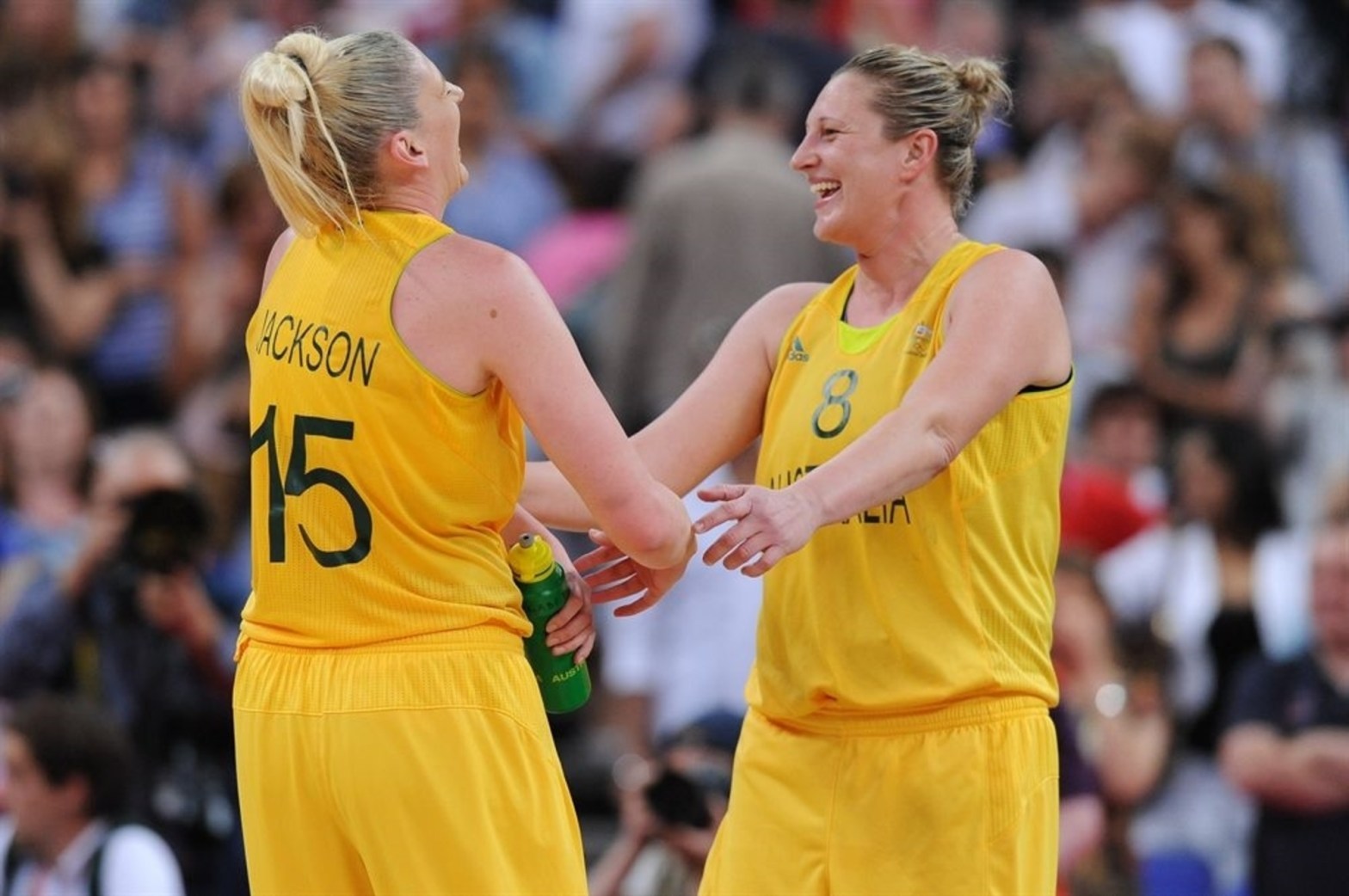 Lauren Jackson junto a Suzy Batkovic en los Juegos Olímpicos de Londres 2012
