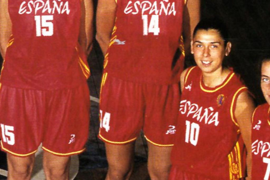 Pilar Valero vistiendo el uniforme de la selección española