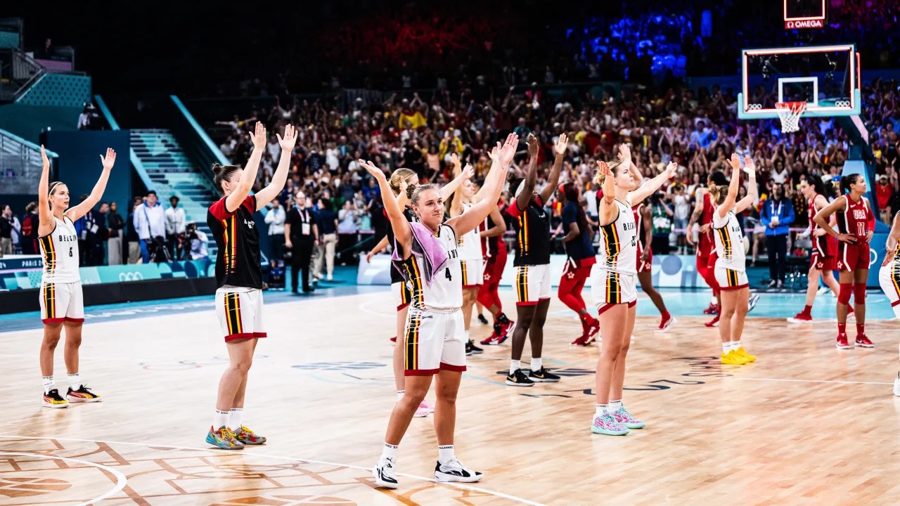 París 2024: Bélgica saludando al público tras el partido contra Estados Unidos