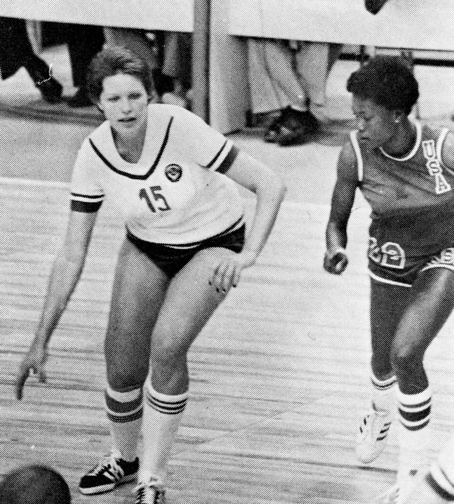 Uliana Semenova en un partido de la URSS frente a Estados Unidos