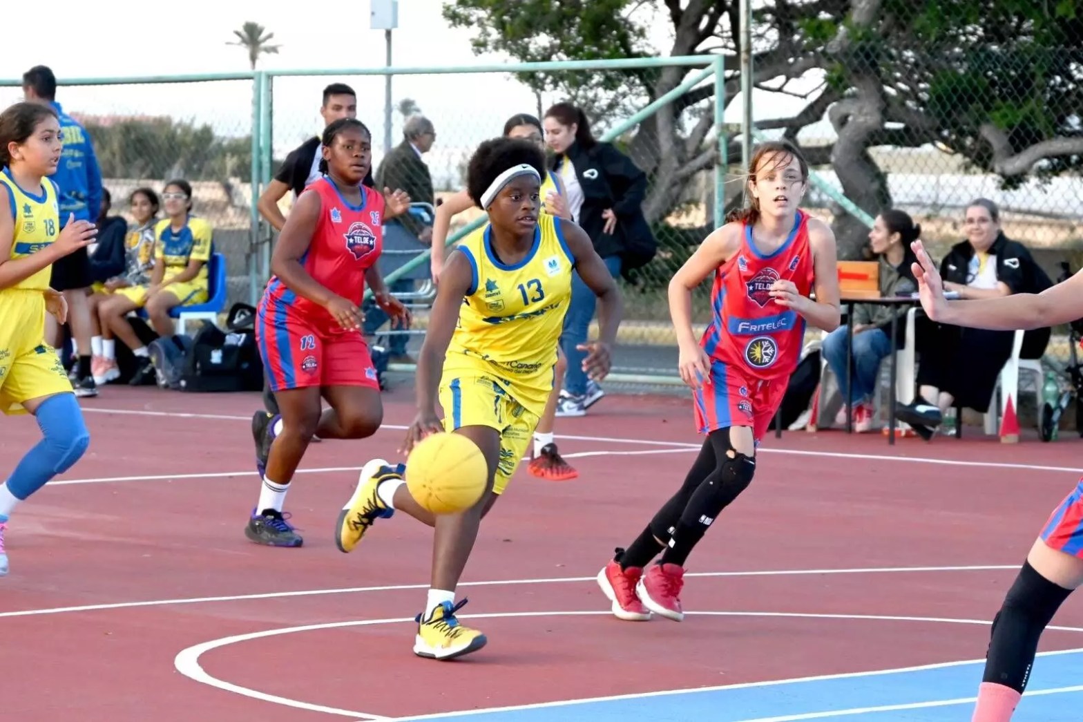 Fabiola Mbulito jugando con Spar Gran Canaria